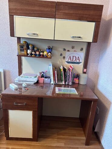 İşlənmiş, Kitab rəfi