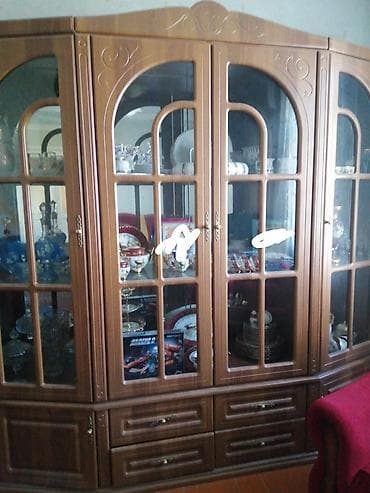 Klassik dizaynlı qab-vitrin dolabı - Material: ağac fakturalı