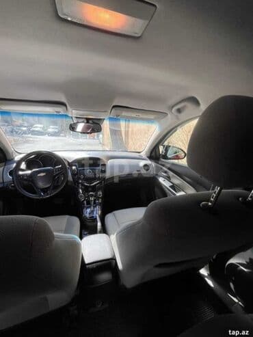 turbo az qız maşınları: Chevrolet Cruze sedan – RS paketli, qırmızı rəng. - Kuzov: 4 qapılı — 9