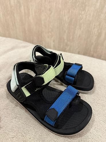 toxunma papislar: Uşaq sandaleti – LC Waikiki. uşaglar.30 ölçü - Rənglər: qara əsas — 1