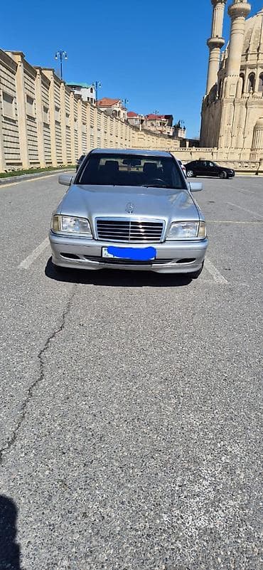 Mercedes-Benz C 230: 2.2 l | 1995 il Sedan — 3