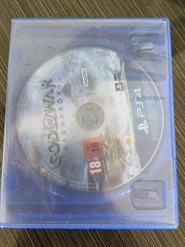 Видеоигры и приставки: PS4 üçün **God of War Ragnarök** oyun diski. Diskin üzərində **Data — 3