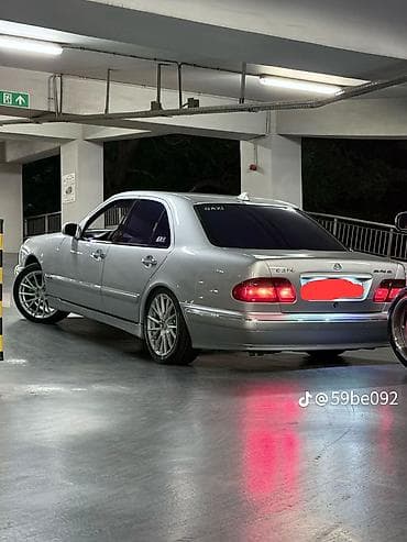 mercedes 208 d: Mercedes-Benz E-Class W210 sedan - Kuzov: 4 qapılı sedan, gümüşü rəng — 2