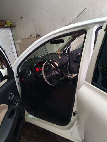 2107 oturacaqlar: Nissan March: 1.2 l | 2012 il Hetçbek — 4