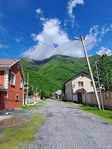 Dağ mənzərəli həyət evi və geniş bağ sahəsi - Yer: sakit məhəllə — 1