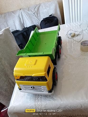 кубик рубика: Uşaq oyuncağı – iri plastik yük maşını (dump truck) - Rəng: sarı — 2