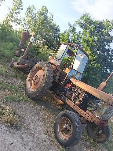 Sənaye və kənd təsərrüfatı üçün kombinə edilmiş qurğu: təkərli traktor at lalafo.az Sənaye və kənd təsərrüfatı üçün kombinə edilmiş qurğu: təkərli traktor