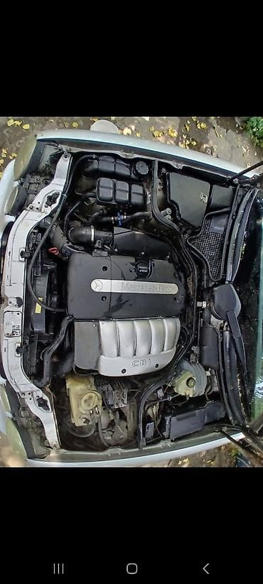 e39 radiator: Mercedes-Benz E‑Class (W210) sedan, gümüşü rəng. - Kuzov: 4 qapılı — 9