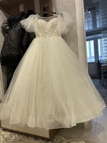 nişan donları instagram: Gəlinlik – zərif tüllü və payetli - Rəng: süd ağ - Model: A-line/bal — 6