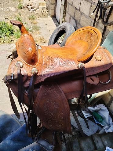 Qərb üslubunda əl işçiliyi olan dəri at yəhəri - Material: qalın