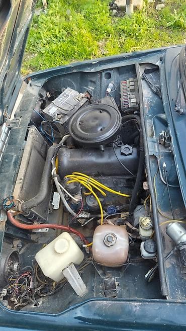 ВАЗ (ЛАДА): Lada 2107, tünd yaşıl rəng, sedan gövdə. - Mühərrik: benzinli, arxa — 8