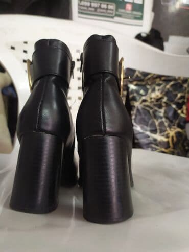 qiz ucun botlar: Qadın dabanlı qısa çəkmə - Rəng: qara - Model: qısa booti, yuvarlaq — 3