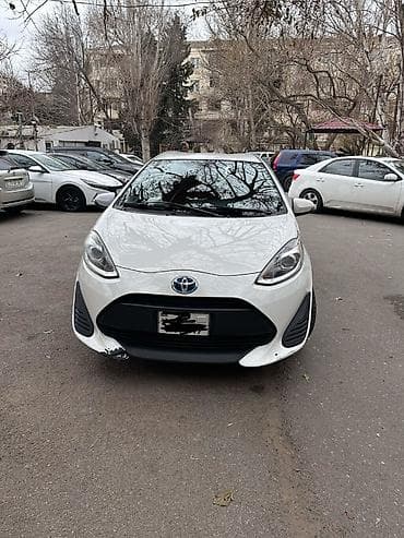 avto 444: Toyota Aqua: 1.5 l | 2018 il — 3