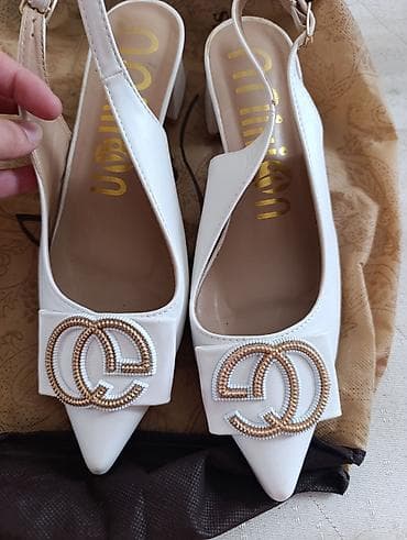 deri tulum: Ağ rəngli qadın ayaqqabısı – slingback model - Uclu burun — 1