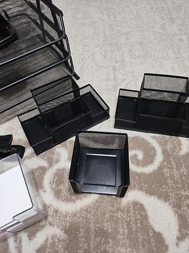plast: Ofis təşkilatçı dəsti – metal tor konstruksiyalı qara stendlər və — 1