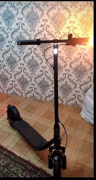 Elektrikli skuter – şəhərdaxili marşrutlar üçün praktik, yığcam və