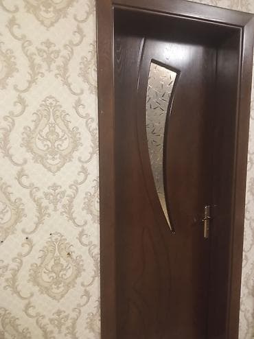 - Material: ağac əsaslı (lüks tünd qəhvəyi rəngli) qapı qanadı və qutu
