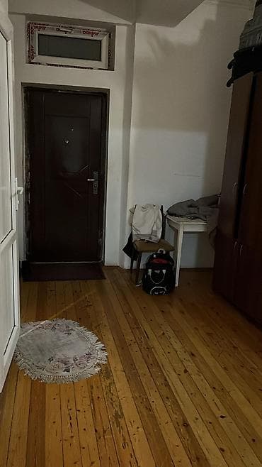 •Hal hazrda evde 3 xanım var 1 xanım otaq Yoldașı axtarılır. •Ev