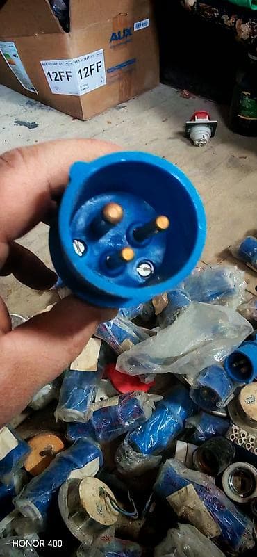 generator mini: Sənaye tipli 3 pinli elektrik fişi (mavi, IP44 tipli). - 220–250V — 1