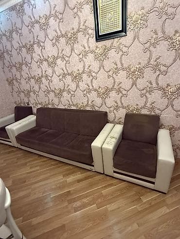 2 parça yumşaq mebel dəsti: 1 üçnəfərlik divan + 2 tək oturacaq -