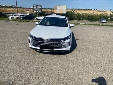 BYD Destroyer-05 /İli: 2025 – ağ rəng, müasir dizayn və geniş salon