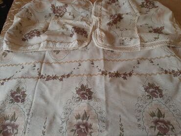 divan pokrival: Krovat ùstù Pokrival.Bir adàd bòyùk Pokrival và Iki baliw úzù.Çox az — 1