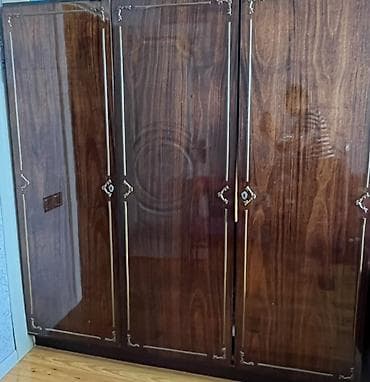 paltar skafı: İşlənmiş, 3 qapılı, Qəhvəyi, Taxta, Açılan, Düz dolab — 1