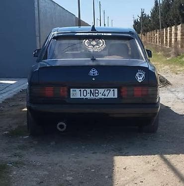 Mercedes-Benz 190 (W201) sedan - Korpus: 4 qapılı sedan, qara rəng -