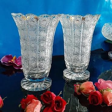 dibcək gülləri: Tom 2 eded guldanlar. 25 sm
1 ededi 140 azn — 2