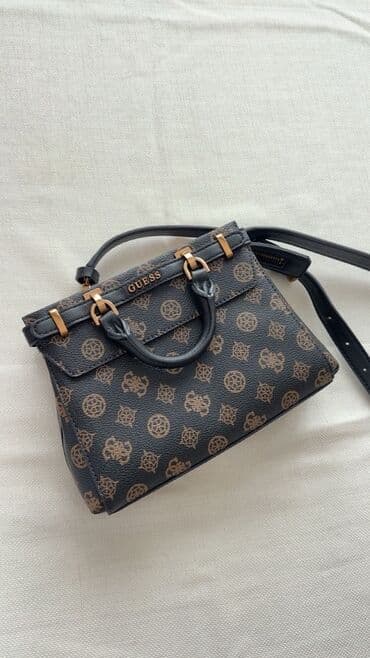 Çiyin çantası, Guess, Yeni