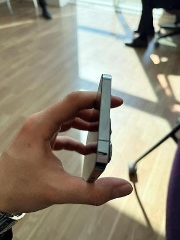 google pixel 6 pro: IPhone 13 Pro, Sierra Blue — 5