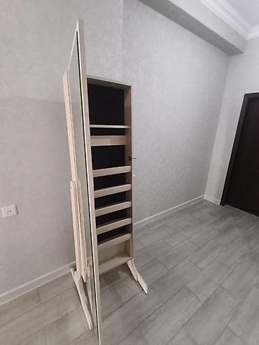 seyf dolab: Güzgülü zərgərlik/aksesuar dolabı - Tip: Ayaqlı, dönə bilən güzgü ilə — 1