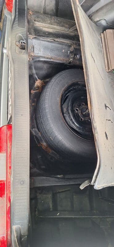 yeşqa mersedes: Mercedes-Benz 250: 2.5 l | 1981 il Sedan — 9