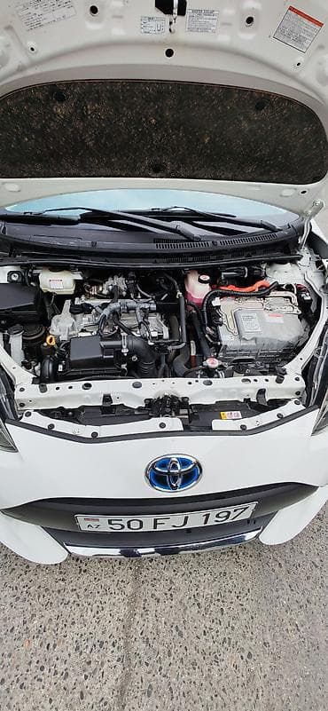 honda azerbaycan: Toyota Aqua Hybrid (ağ rəng, hatchback) - Yapon istehsalı hibrid — 7