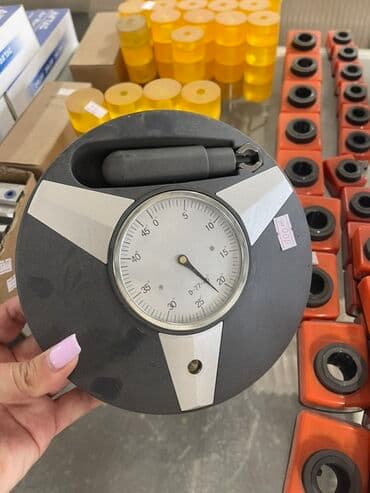 8 lik dikt: Bu dəqiq ölçmə aləti, dairəvi formalı qara korpusa malikdir və — 3