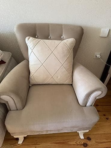 klassik divanlar: Klassik üslubda oturma dəsti - Tərkib: 3 nəfərlik divan + 2 ədəd bərk — 3