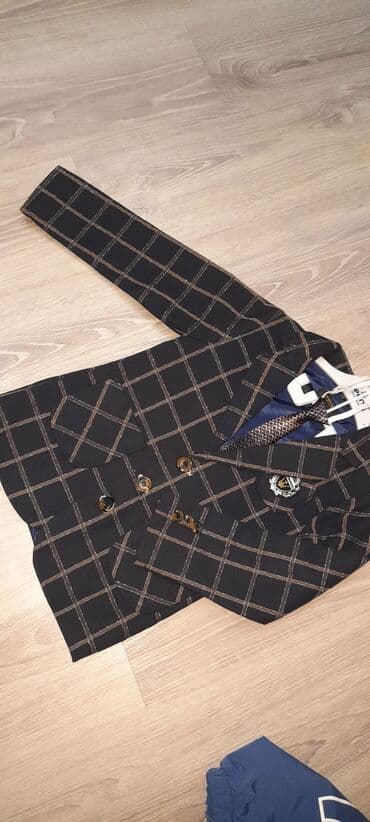 Demek olar yenidir bir iki defe geyilib 10manata