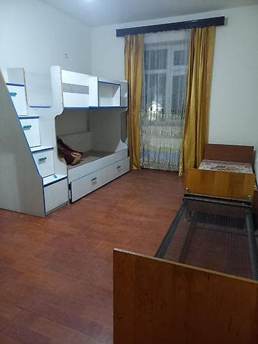 Geniş və işıqlı 3 otaqlı mənzil icarəyə təqdim olunur. Yüksək tavanlı — 4