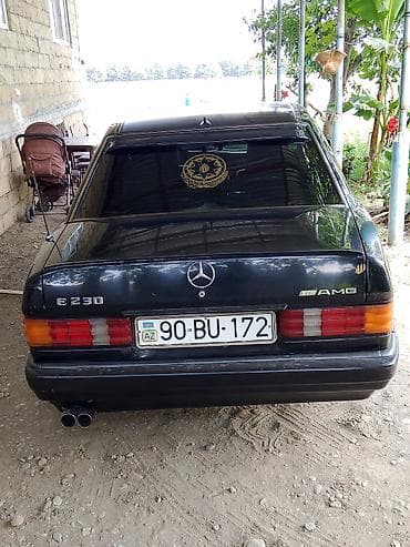 ucuz parca: Mercedes-Benz 190 (W201) sedan Xüsusiyyətlər: - Kuzov: sedan, qara — 7