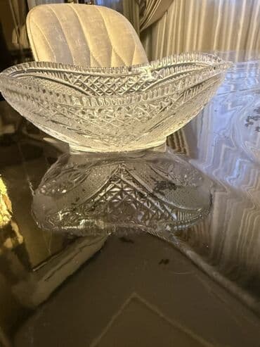 restoran qablari: 2 eded meyve xrustal meyve 2 eded xrustal kanfet qabi bir ededi 10Azn — 2