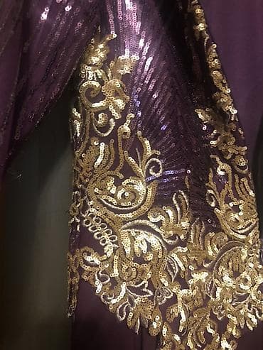 Alt paltarı: Hicabli xanimlara,Bənövşəyi rəngdə, uzun model ziyafət/libas. Üst — 1