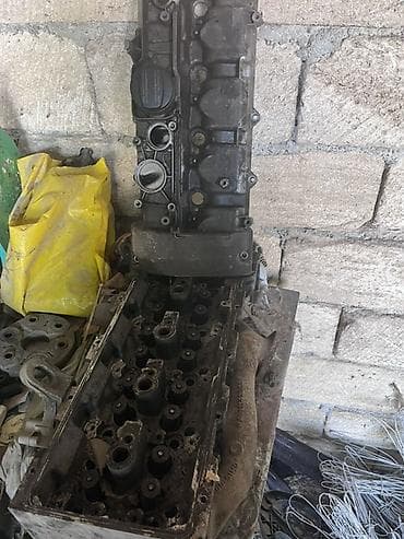 Məhsul: Mühərrik silindr başlığı və klapan qapağı komplekti Təsvir: -