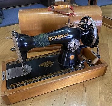 modelka maşınlar: Köhnə tip əl ilə idarə olunan tikiş maşını – taxta daşınma qutusu ilə — 2