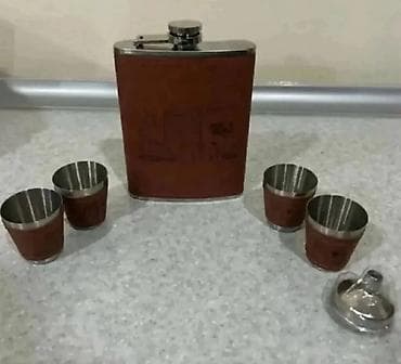 Dəri örtüklü metal ciblkasa dəsti - Tərkib: 1 ədəd ciblkasa (flakon)