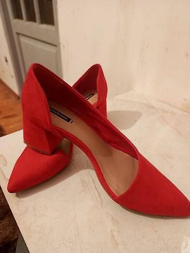 ayaqqabı: Qırmızı qadın tuflisi coox Baha alinib 1 dede geylib bir nece saatliq — 2