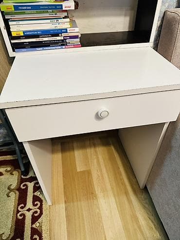 kitap refi: Düz masa, Stulsuz, Polkalı, Siyirməli, Sadə laminat — 1