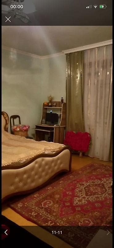Geniş və işıqlı mənzil otaqları. Şəkillərdə yataq otağı və mətbəx