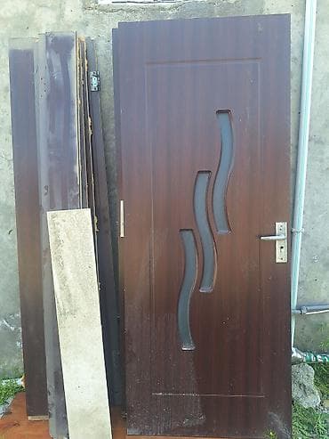 Qapi satilir 3 eded karopkalari ve nalickalari ile birlikde