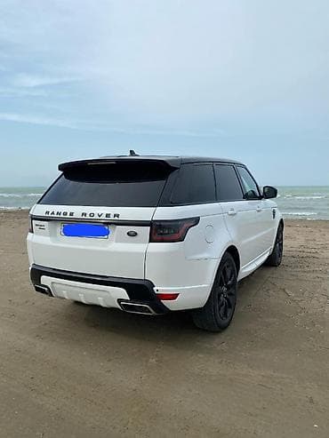 Nəqliyyat: Range Rover Sport – ağ kuzov, qara dam və qara detallarla dinamik — 4