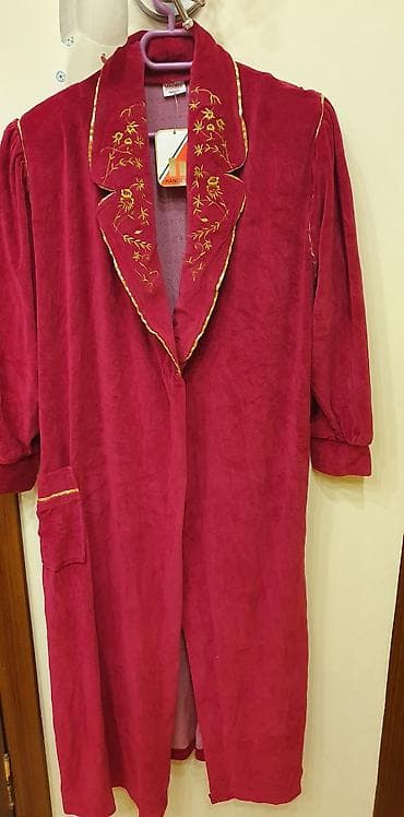 Gecəliklər: Qadınlar üçün xalat bordo rəngdə, yumşaq məxməri/qumluq toxumalı — 1